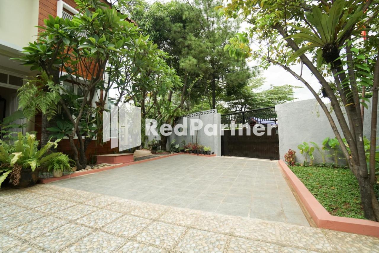 Fazza Syariah Mitra Reddoorz Hotel Jakarta Exterior foto