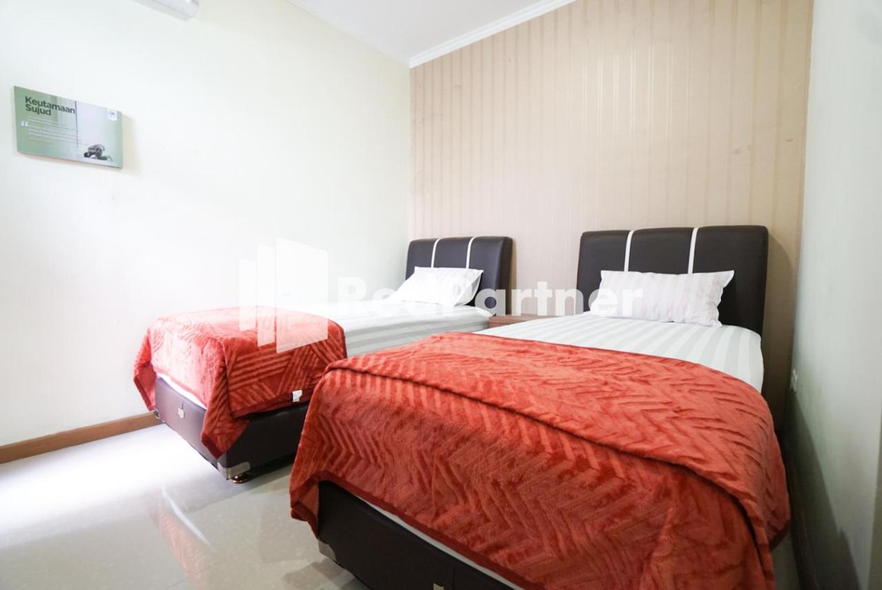 Fazza Syariah Mitra Reddoorz Hotel Jakarta Exterior foto