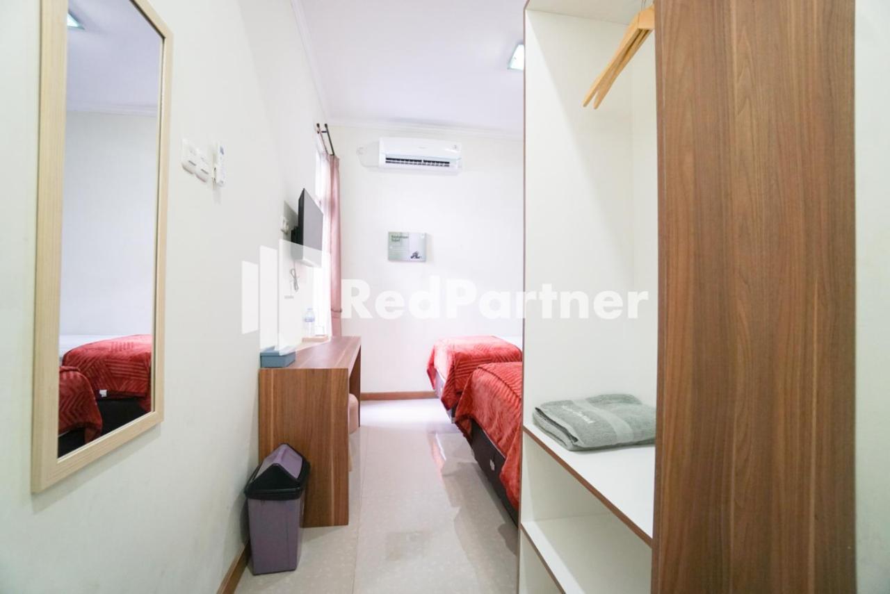 Fazza Syariah Mitra Reddoorz Hotel Jakarta Exterior foto