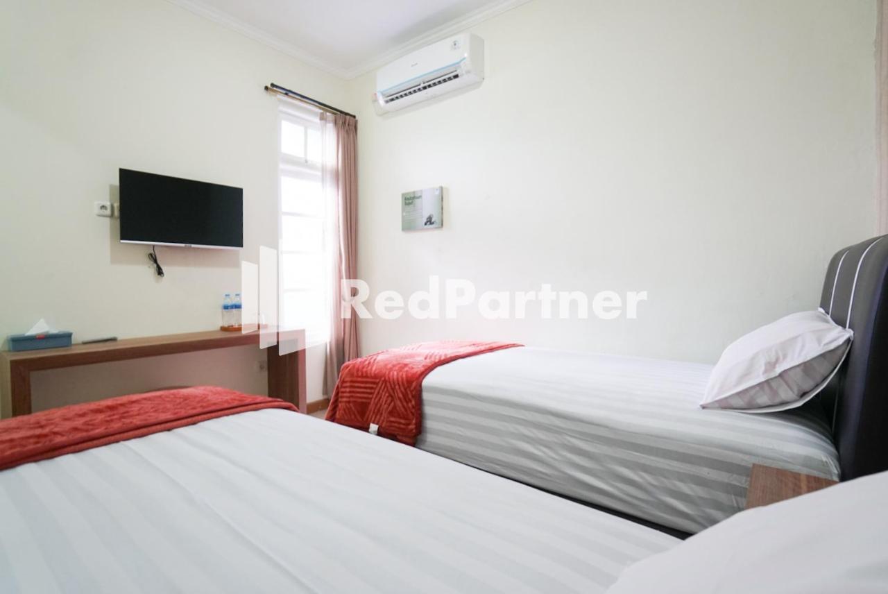 Fazza Syariah Mitra Reddoorz Hotel Jakarta Exterior foto