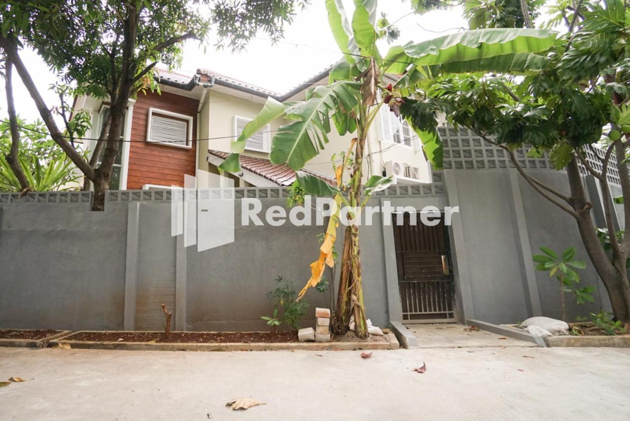 Fazza Syariah Mitra Reddoorz Hotel Jakarta Exterior foto