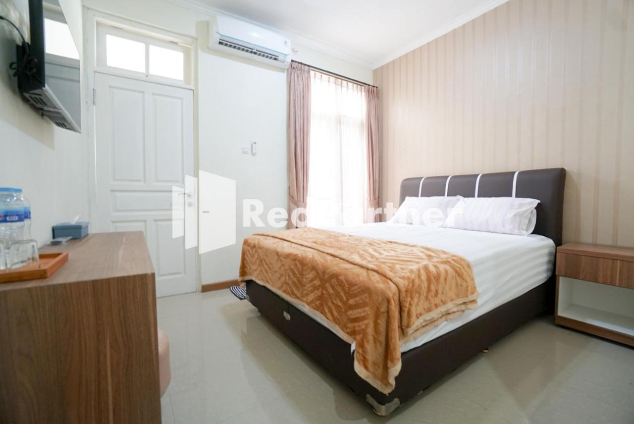 Fazza Syariah Mitra Reddoorz Hotel Jakarta Exterior foto