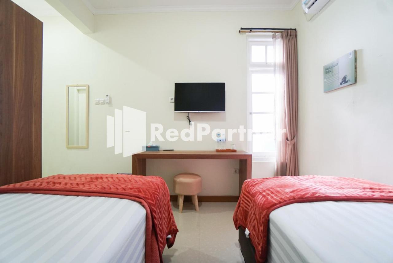 Fazza Syariah Mitra Reddoorz Hotel Jakarta Exterior foto