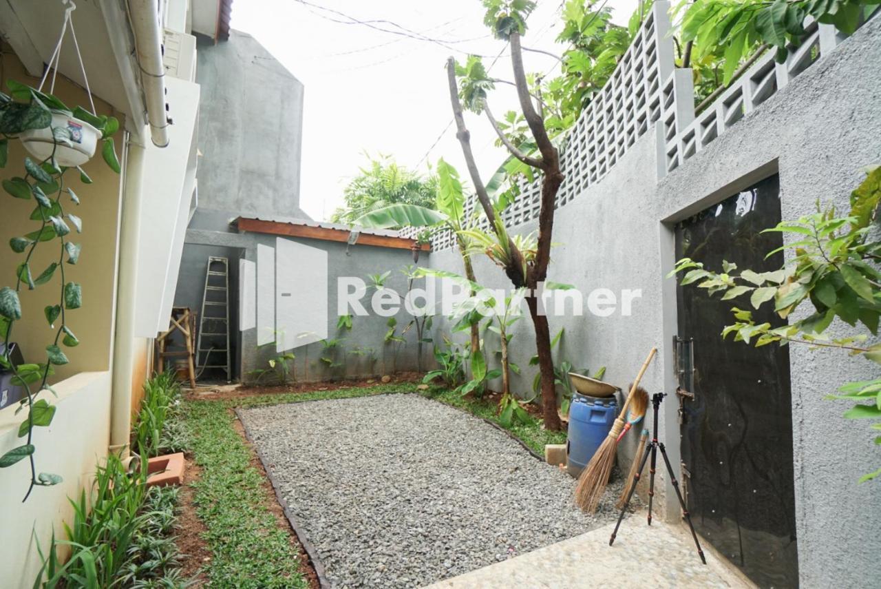 Fazza Syariah Mitra Reddoorz Hotel Jakarta Exterior foto